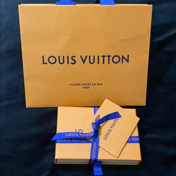 Louis Vuittion - Picture 5 of 6